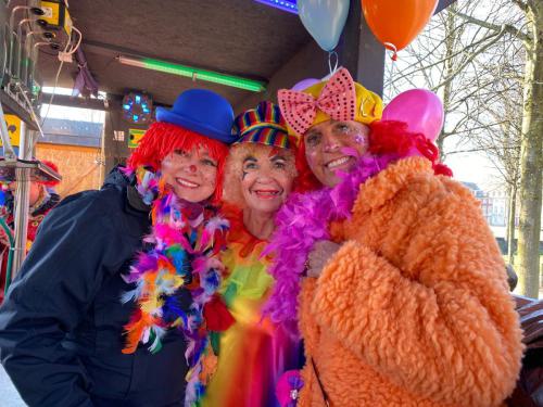 Kalinen de Luxe - Rosenmontag 2025 mit 2 eigenen Wagen und einer Fußgruppe