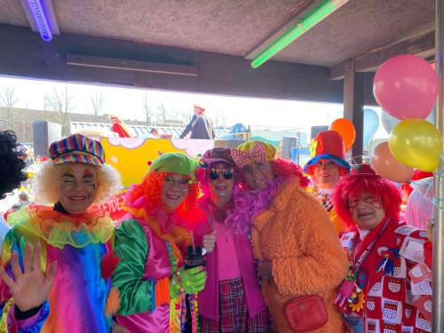Kalinen de Luxe - Rosenmontag 2025 mit 2 eigenen Wagen und einer Fußgruppe