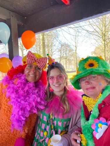 Kalinen de Luxe - Rosenmontag 2025 mit 2 eigenen Wagen und einer Fußgruppe