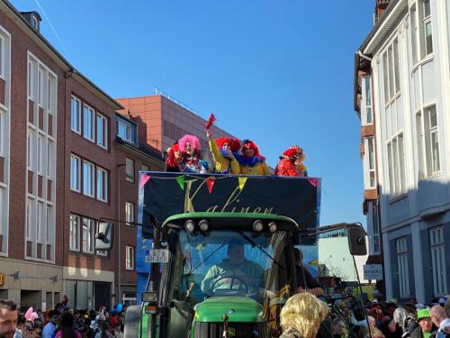 Kalinen de Luxe - Rosenmontag 2025 mit 2 eigenen Wagen und einer Fußgruppe