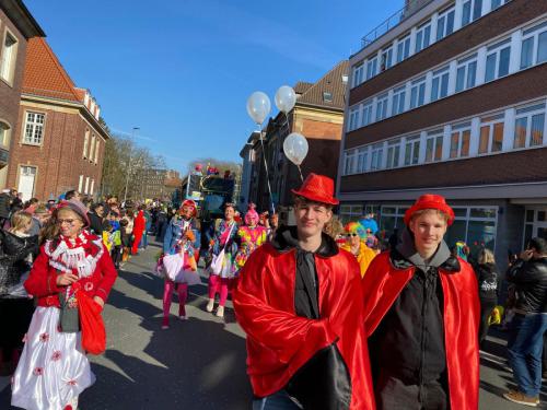 Kalinen de Luxe - Rosenmontag 2025 mit 2 eigenen Wagen und einer Fußgruppe