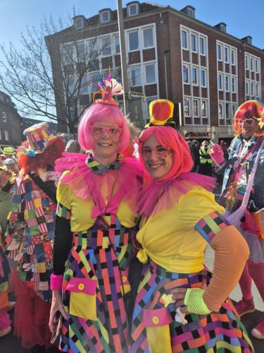 Kalinen de Luxe - Rosenmontag 2025 mit 2 eigenen Wagen und einer Fußgruppe