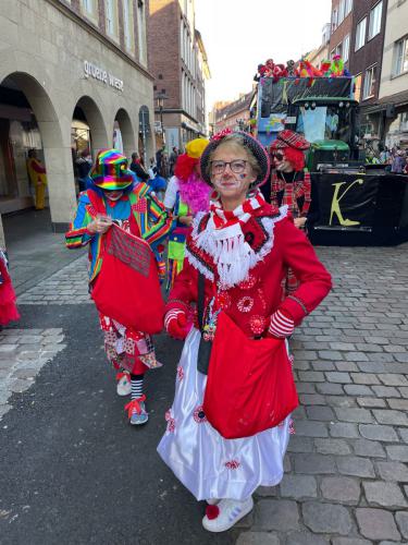 Kalinen de Luxe - Rosenmontag 2025 mit 2 eigenen Wagen und einer Fußgruppe