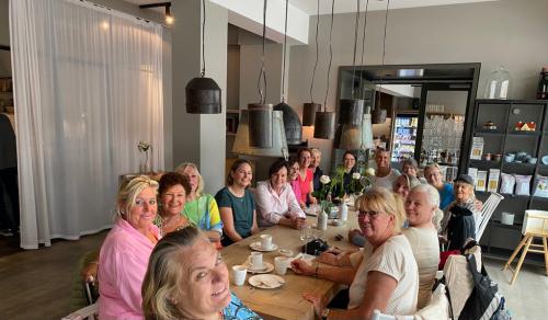 Gruppenfoto der Kalinen im Restaurant auf Norderney